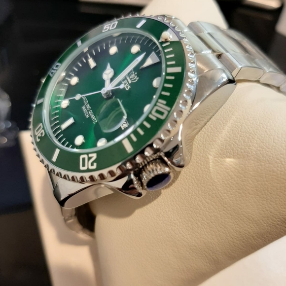 Watch - Picture 3 of 6